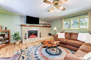 6 Mi to Waterrock Knob: North Carolina Cottage