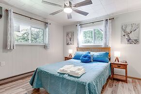 6 Mi to Waterrock Knob: North Carolina Cottage