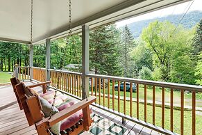 6 Mi to Waterrock Knob: North Carolina Cottage