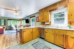 6 Mi to Waterrock Knob: North Carolina Cottage