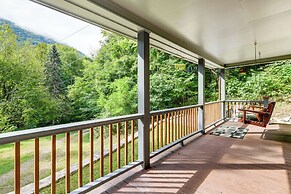 6 Mi to Waterrock Knob: North Carolina Cottage