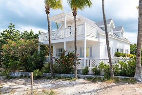 The Little White House 5 Bedroom Home