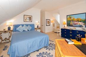 The Little White House 5 Bedroom Home