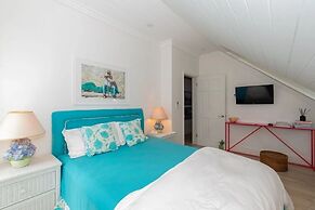 The Little White House 5 Bedroom Home