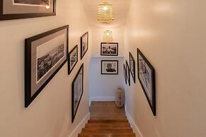 The Little White House 5 Bedroom Home