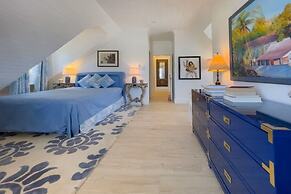 The Little White House 5 Bedroom Home