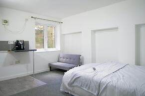 Cosy & Modern 1 Bed Studio