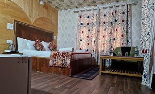 Goroomgo Blue Pine Jammu & Kashmir