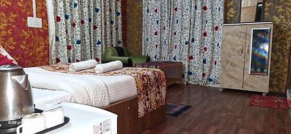 Goroomgo Blue Pine Jammu & Kashmir