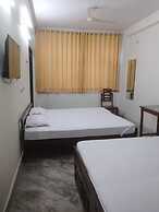 Goroomgo Tourist Inn Jaipur