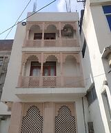 Goroomgo Tourist Inn Jaipur