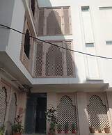 Goroomgo Tourist Inn Jaipur