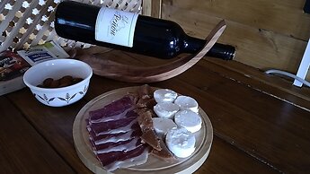 Nature Lovers Escape on an Eco-friendly Vineyard