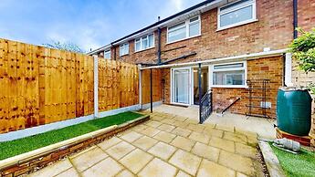 Ranworth House - Holiday Home in Bedford, Sleeps 5