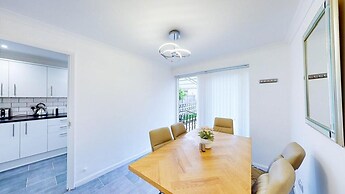 Ranworth House - Holiday Home in Bedford, Sleeps 5