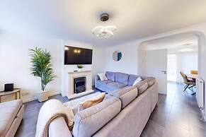 Ranworth House - Holiday Home in Bedford, Sleeps 5
