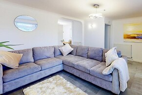 Ranworth House - Holiday Home in Bedford, Sleeps 5