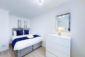 Ranworth House - Holiday Home in Bedford, Sleeps 5