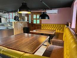 Jaune Hôtel Boutique