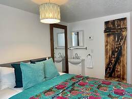 Jaune Hôtel Boutique