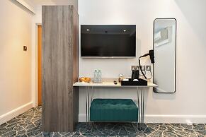 Queens Park Premier London Hyde Park