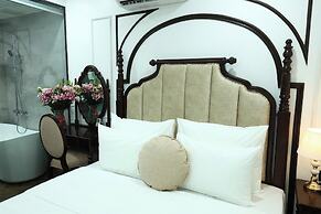 Royal Hotel Me Tri Ha