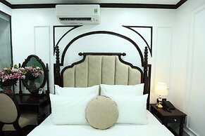 Royal Hotel Me Tri Ha