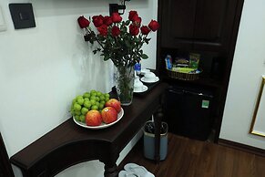 Royal Hotel Me Tri Ha