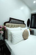 Royal Hotel Me Tri Ha