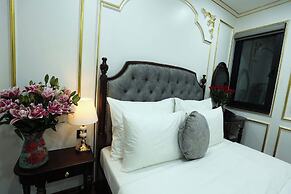 Royal Hotel Me Tri Ha