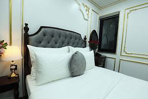 Royal Hotel Me Tri Ha