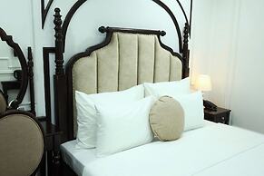 Royal Hotel Me Tri Ha