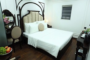 Royal Hotel Me Tri Ha