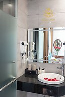 Royal Hotel Me Tri Ha