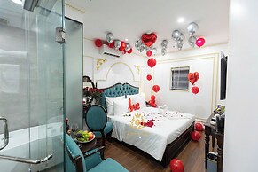 Royal Hotel Me Tri Ha