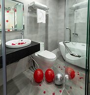 Royal Hotel Me Tri Ha