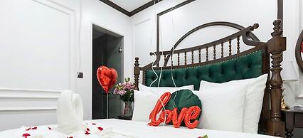 Royal Hotel Me Tri Ha