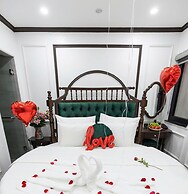 Royal Hotel Me Tri Ha