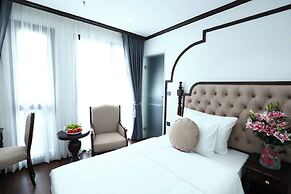 Royal Hotel Me Tri Ha