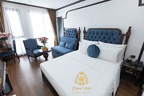 Royal Hotel Me Tri Ha