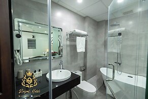 Royal Hotel Me Tri Ha