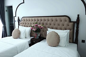 Royal Hotel Me Tri Ha