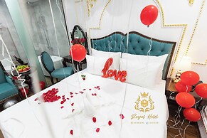 Royal Hotel Me Tri Ha