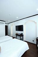 Royal Hotel Me Tri Ha