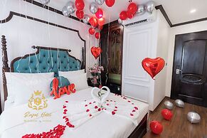 Royal Hotel Me Tri Ha