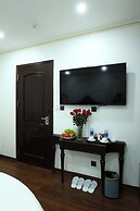 Royal Hotel Me Tri Ha