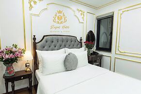 Royal Hotel Me Tri Ha