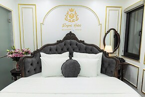 Royal Hotel Me Tri Ha
