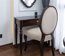 Royal Hotel Me Tri Ha