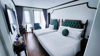 Royal Hotel Me Tri Ha